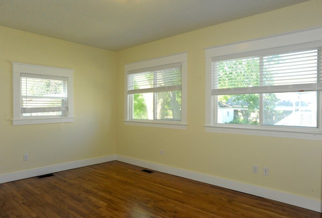 Building Photo - 1136 Sibley St NW