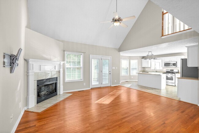 Building Photo - Pet Friendly Three Bedroom with Bonus!