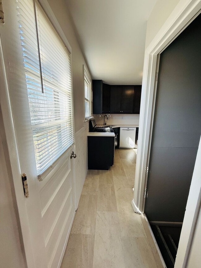 Building Photo - Completely Updated 3 Bedroom Home in Ferguson