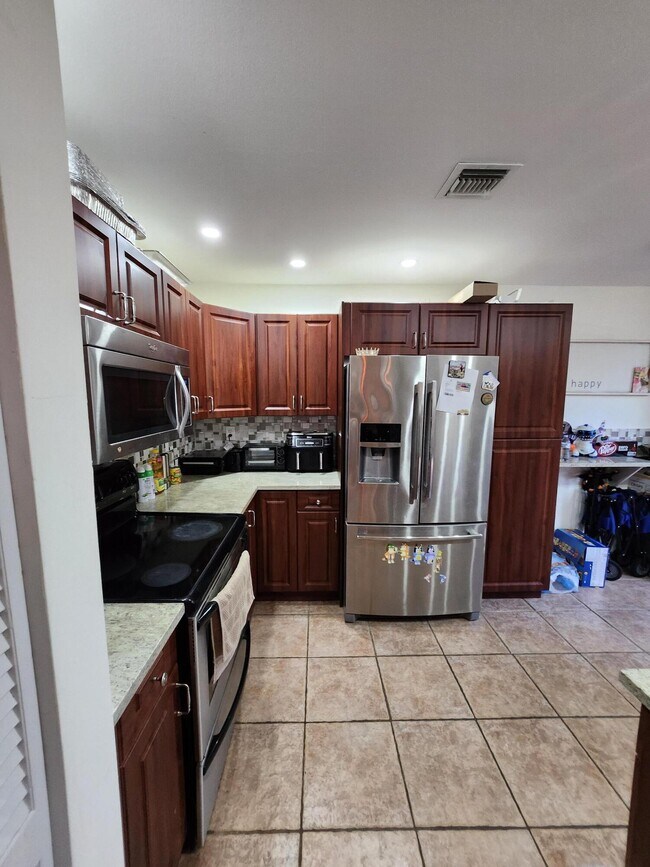 Building Photo - 5705 Fox Hollow Dr