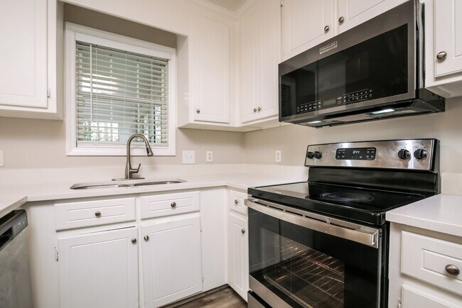 Building Photo - 1461 Smokey Mountain Dr