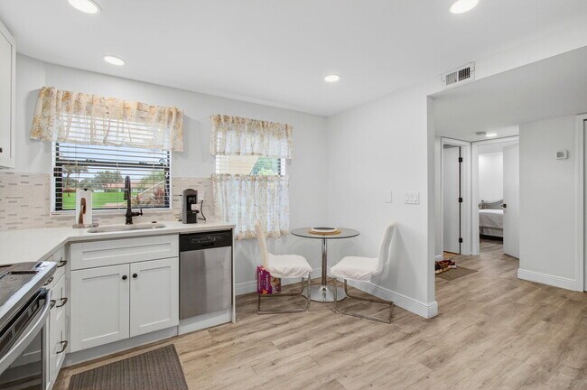 Building Photo - 5945 Parkwalk Dr