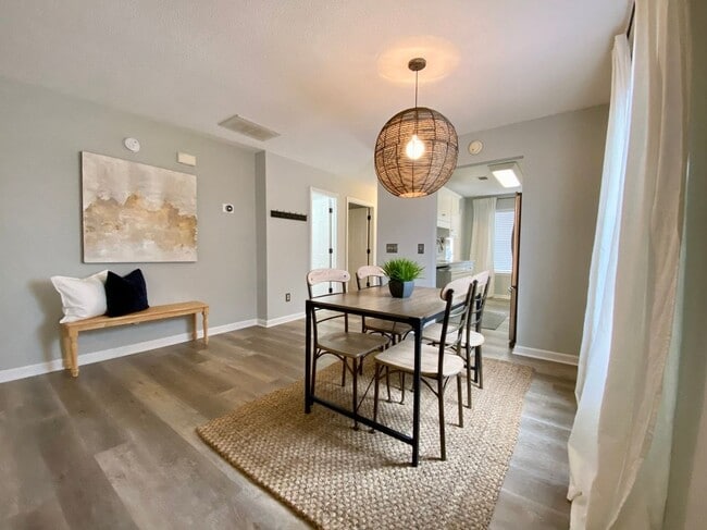 Building Photo - 16 Summit Commons Ct