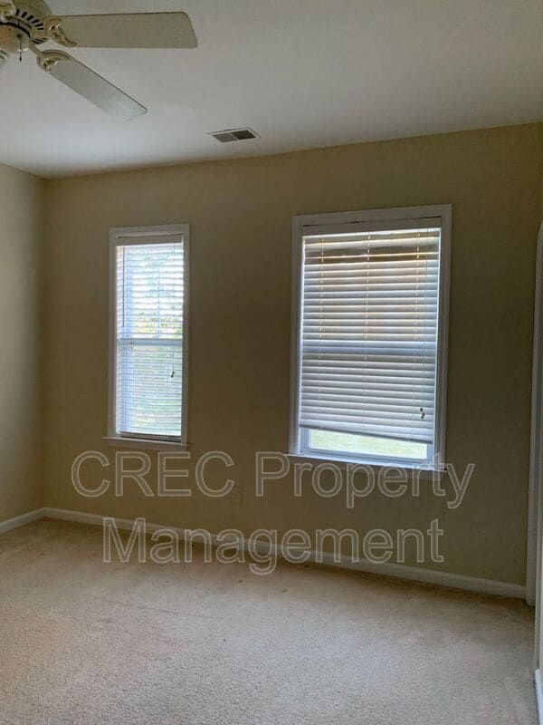 Building Photo - 105 Barberry St