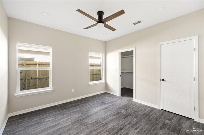 Building Photo - 13 Notre Dame Ave