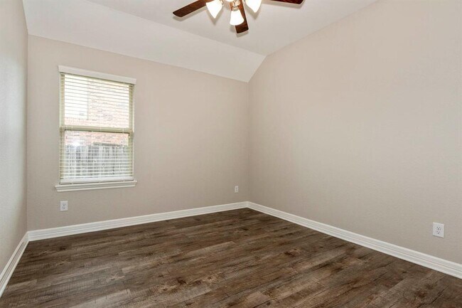 Building Photo - 9735 Stratton Ridge Dr