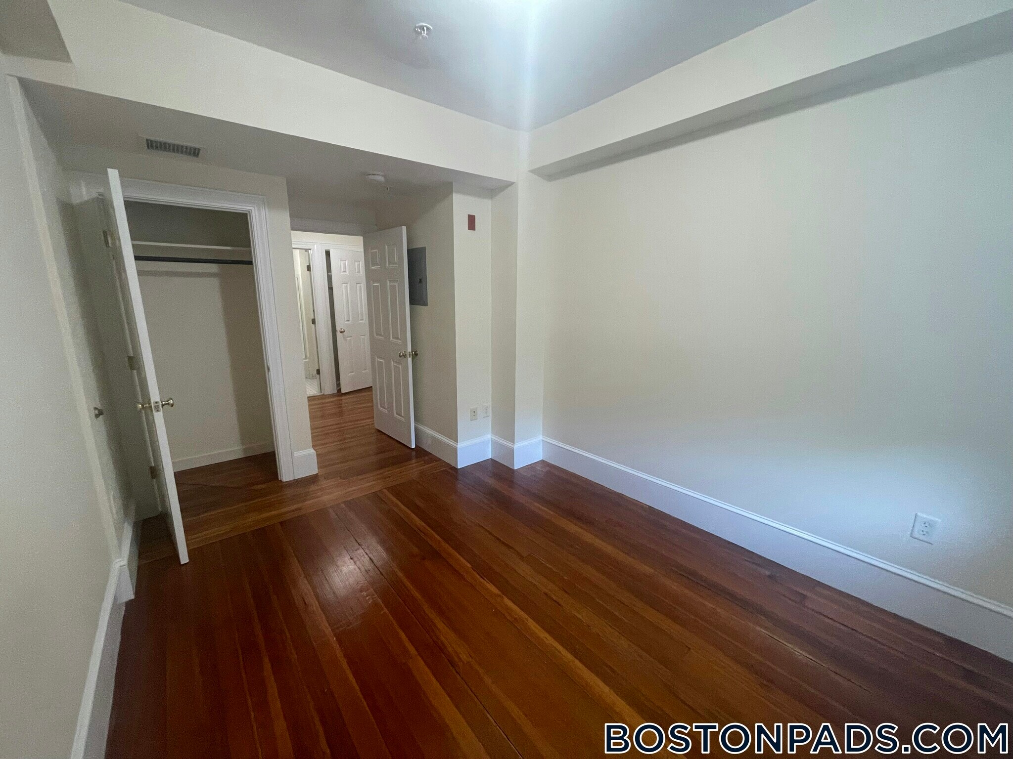 Building Photo - 881 Massachusetts Ave
