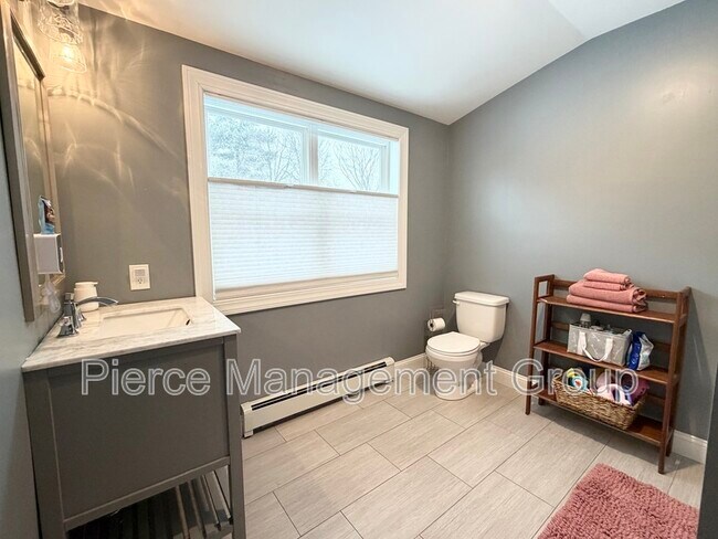 Building Photo - 395 Critchett Rd