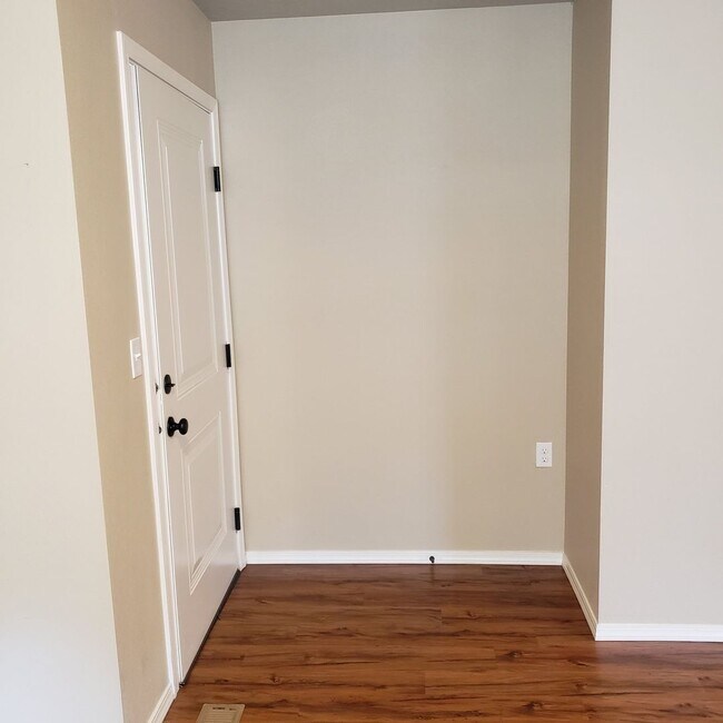Building Photo - 6637 W Colehaven Dr