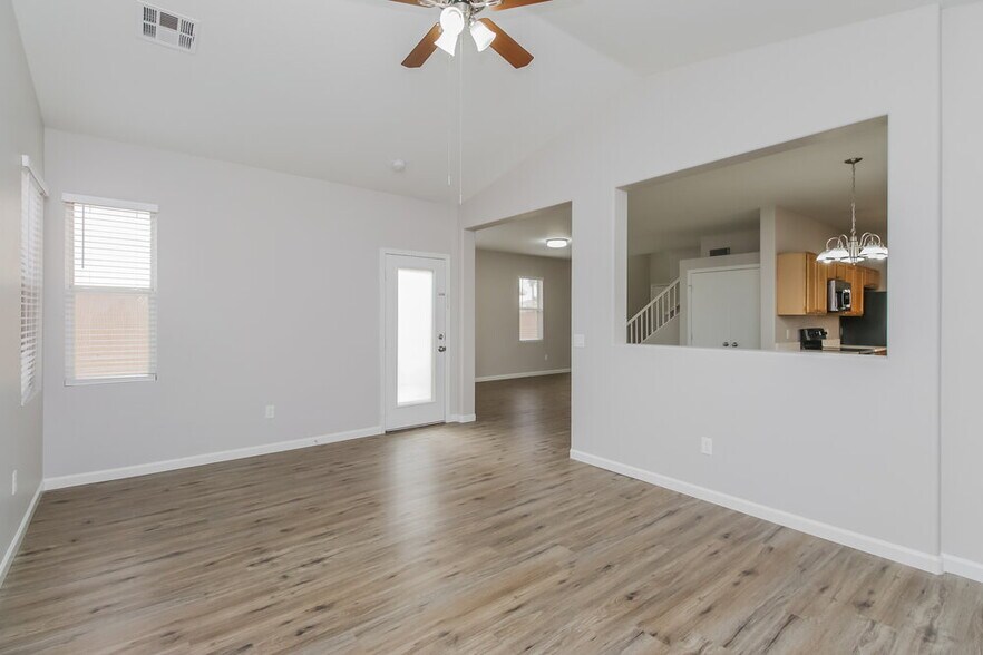 Building Photo - 8739 E Lindner Ave