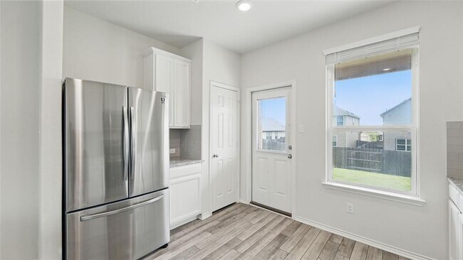 Building Photo - 139 Madrono Dr