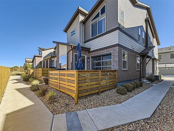 Building Photo - 19481 E Sunset Cir