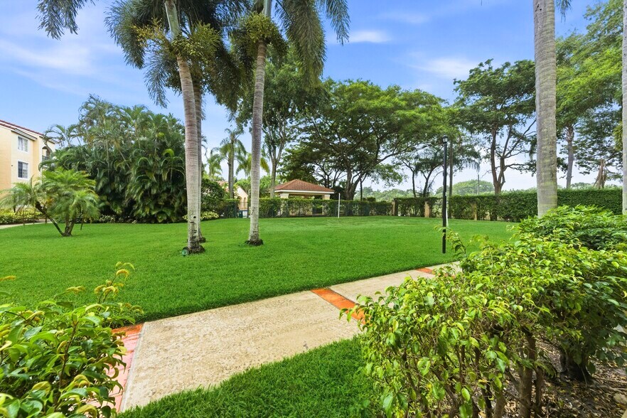 Building Photo - 1733 Village Blvd