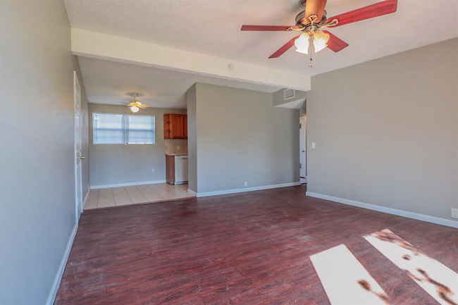 Building Photo - 3bed/1 bath property located in Central Lu...