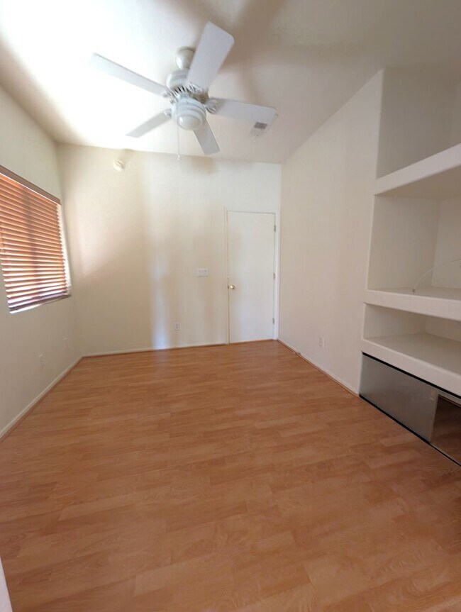 Building Photo - Convenient Tucson Eastside Home with 3 bed...