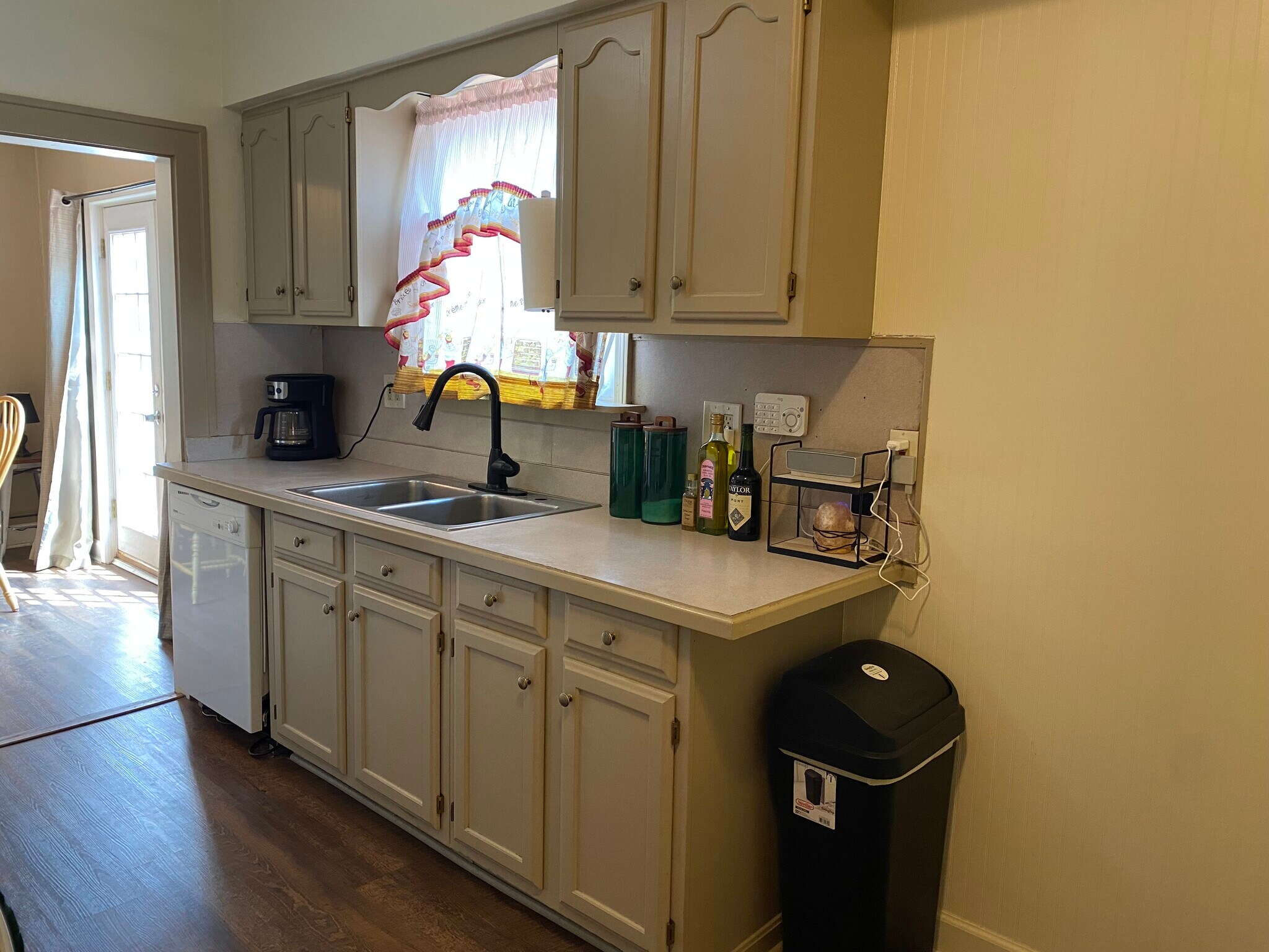 Building Photo - 2617 Maple Ave NE