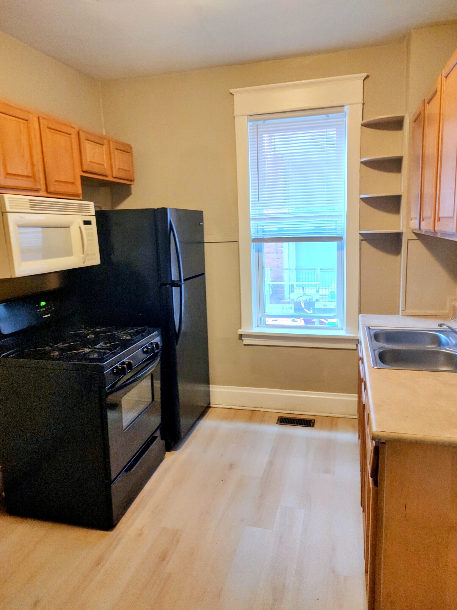 Kitchen - 1914 Manada St