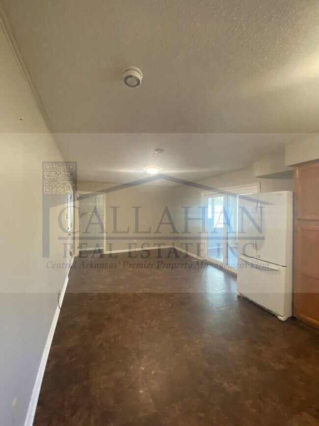 Building Photo - 303 S Longfield Ave