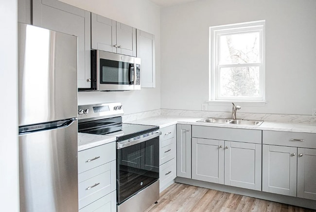 Building Photo - 4 Bedroom 1 Bathroom Rowhome in Lancaster!