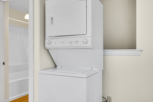 Building Photo - 50 Spruce Dr