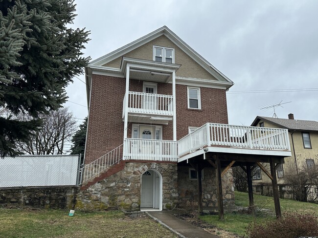 Building Photo - 403 Wayne St