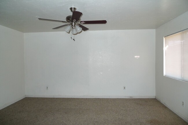 Building Photo - Rental Availalble
