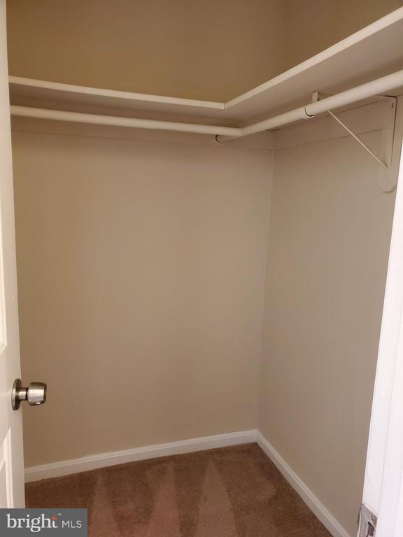 Building Photo - 800 Larkspur Ct
