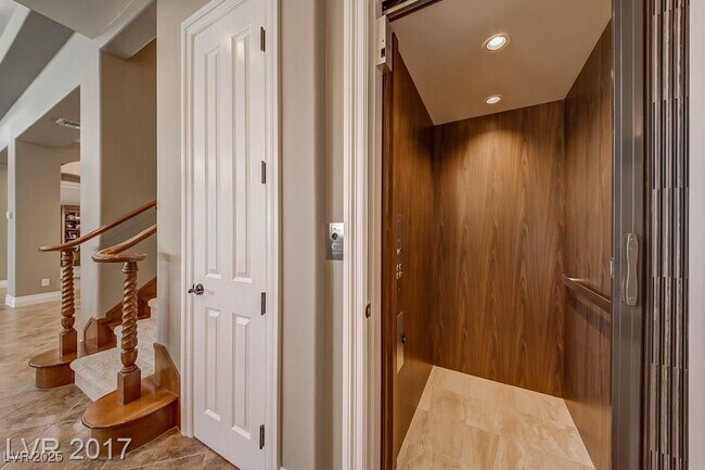 Building Photo - 1340 Dilevante Dr