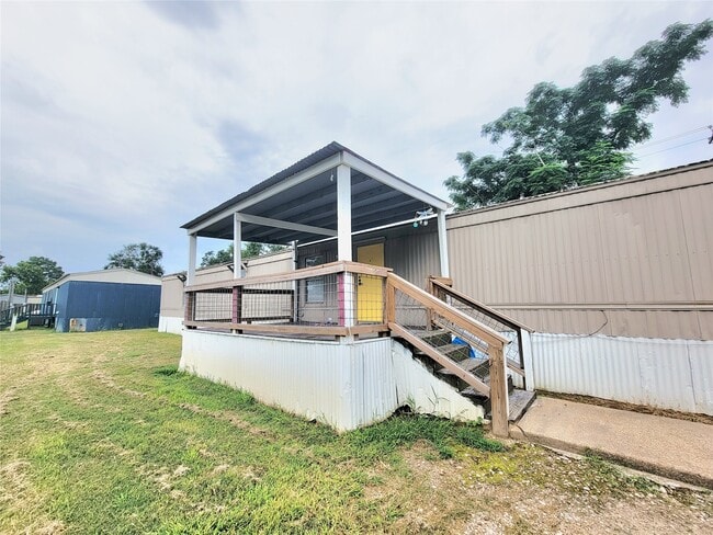 Building Photo - 312 Paddock St