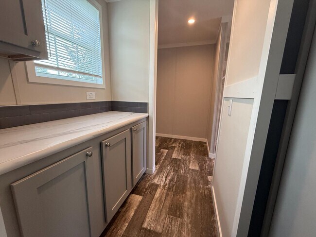 Building Photo - 4901 N Vaughn Rd