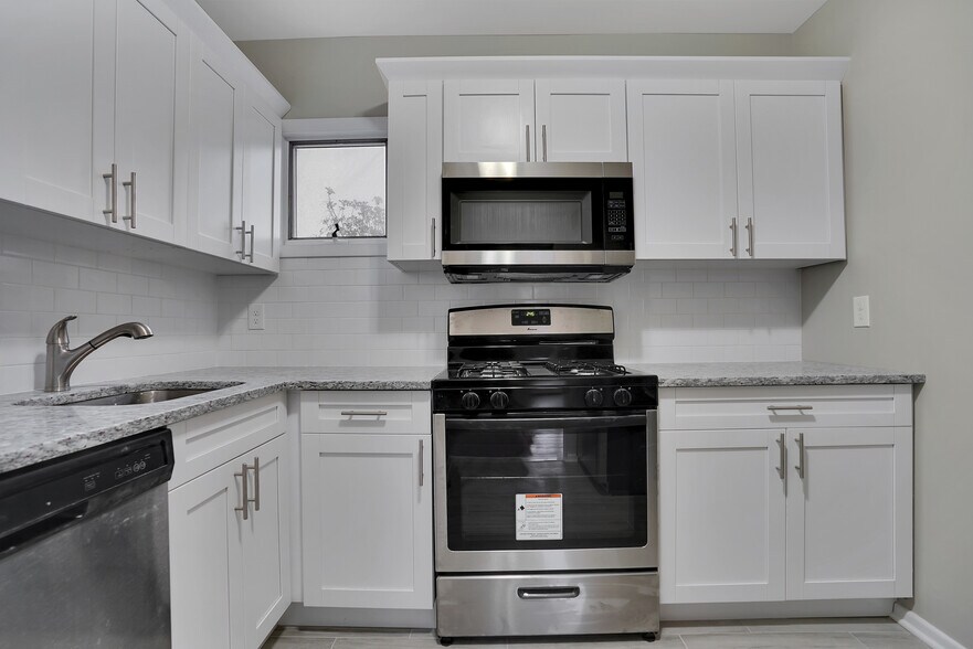 Building Photo - 1634 Maple St