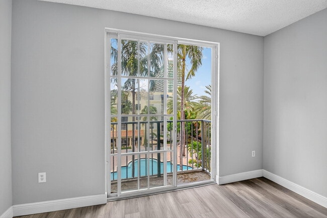 Building Photo - 780 S Sapodilla Ave