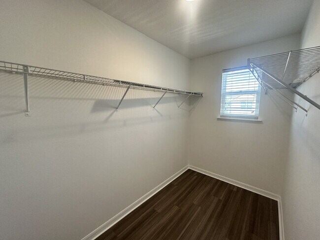 Building Photo - "Beautifully Maintained 3-Bed Townhouse with 2.5 Baths in Lakeland - Spacious 1,676 Sq. Ft.!"