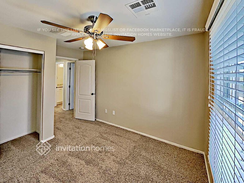 Building Photo - 853 S Huish Dr
