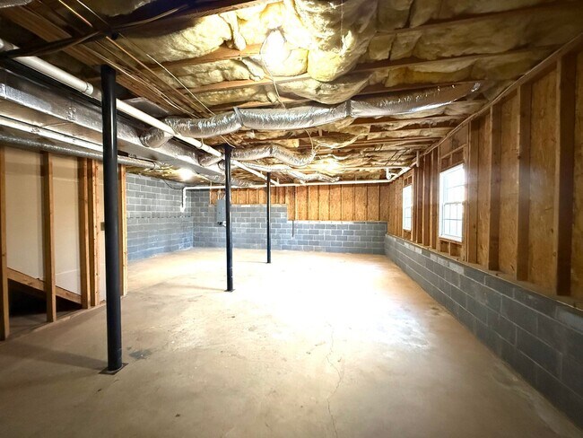 Building Photo - Charming 3 Bedroom Cape Cod