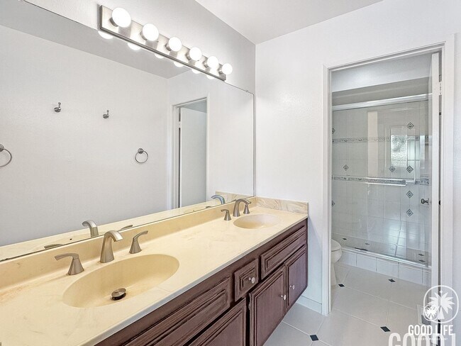 Building Photo - Spacious 4Bd/3Ba Townhome near SDSU Available Now!