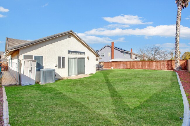 Building Photo - 39458 Chantilly Ln