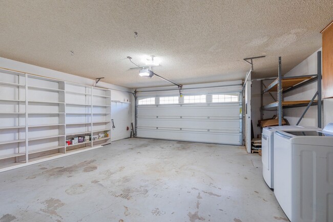 Building Photo - Spacious 3 Bedroom Home with Solar Panels and a Pool