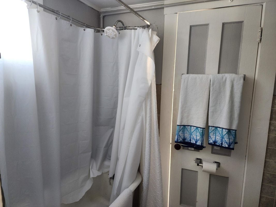 Building Photo - 6 Hager Ln