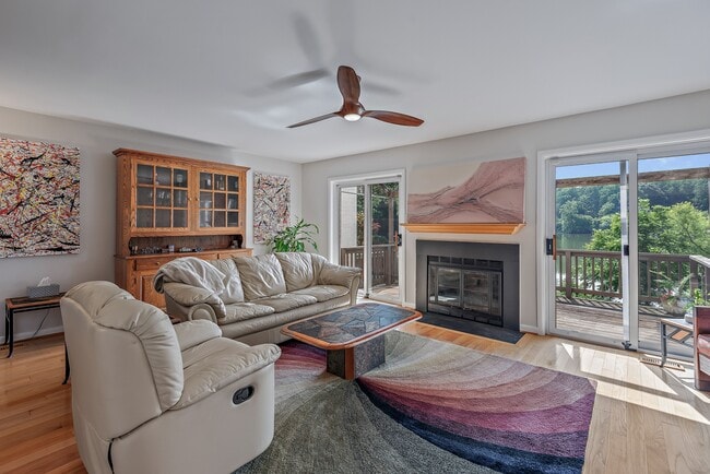Building Photo - 7261 Dockside Ln