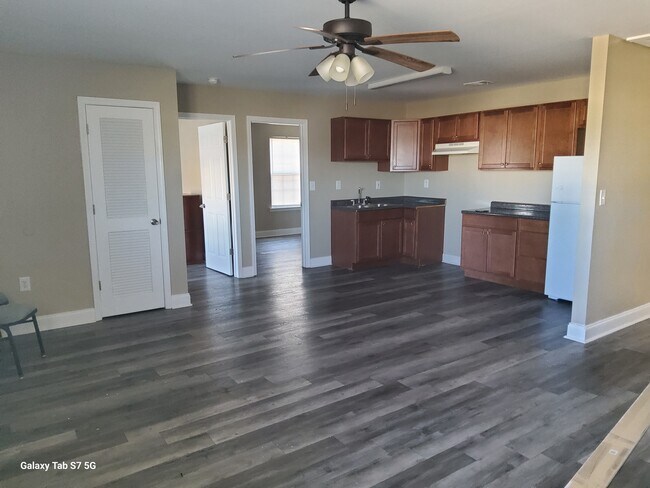 Building Photo - Ronald Pride Duplex Unit A