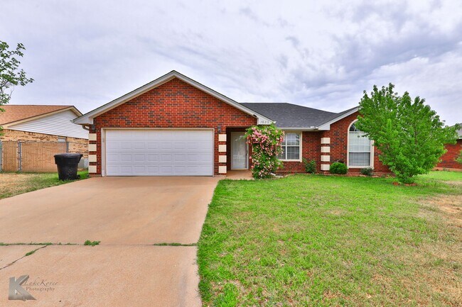 Building Photo - Great 3 bedroom 2 bath home in Wylie district.