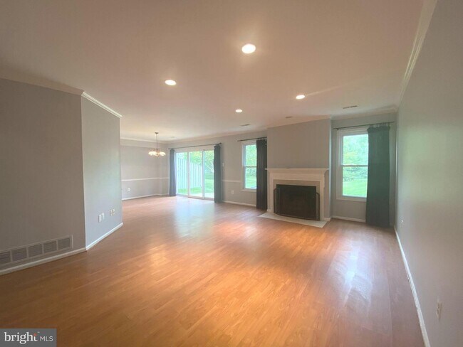 Building Photo - 14 Nathan Ct