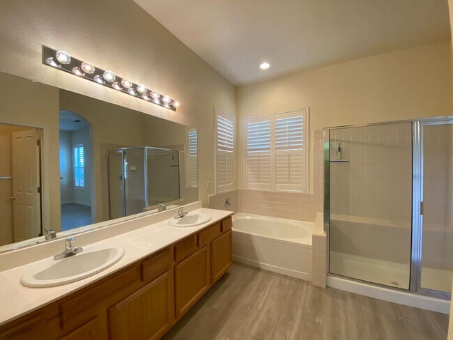Building Photo - Beautiful Home in Stonelake Coming Soon!