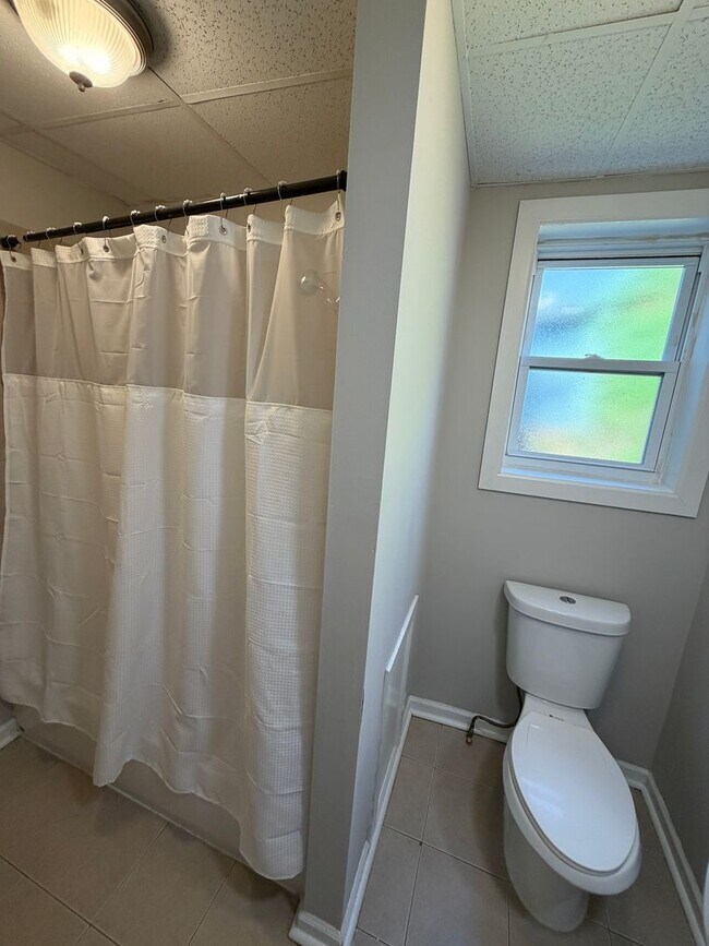 Building Photo - Move-In Ready 3BR/1BA South Philly Rowhome with In-Unit Laundry — 3BR Housing Choice Vouchers Wel...