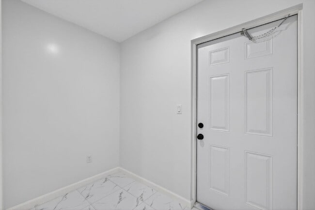 Building Photo - "Spacious 4-Bedroom Oasis with 2 Full Baths in Beautiful Riviera Beach! | Section 8 Welcomed"