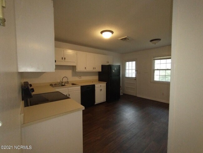 Building Photo - 2405 Griffin Ave
