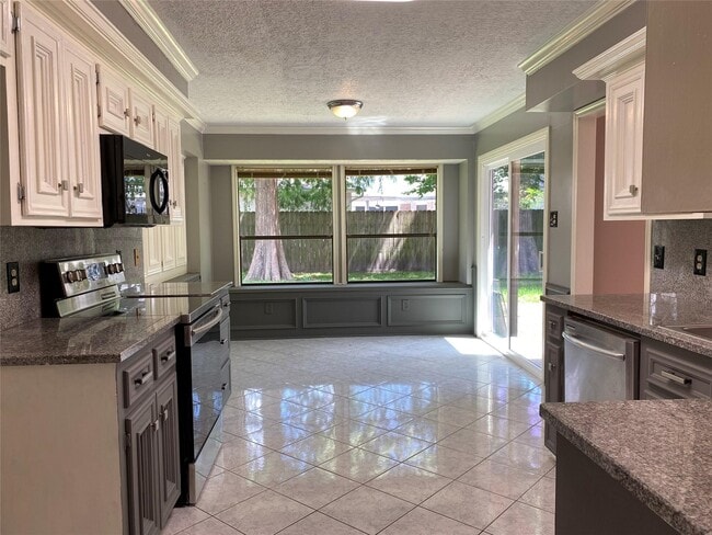 Building Photo - 16427 Dunmoor Dr