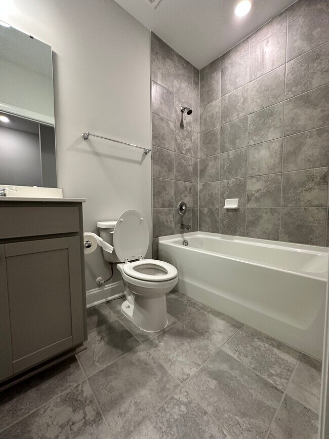 Level 1 bathroom - 579 Forestville Rd