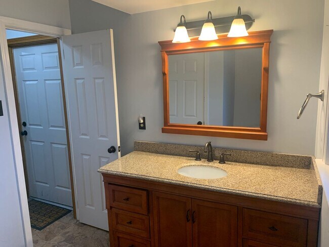 Building Photo - 3BR Single Family Home with an OFFICE!